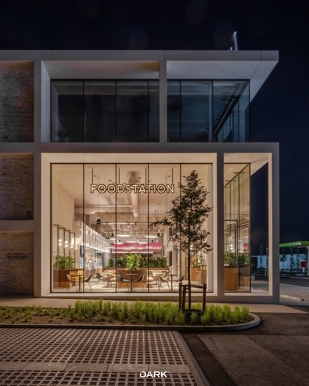 NEW PROJECT ⚡️
Hospitality project FOODSTATION by BREAKPOINT / Waregem.
A fresh interior setting where lighting becomes part of the experience — adding rhythm, atmosphere and character throughout the space.

Featuring @torvexilnuma.digital darlings:
⚡️ Emanuelle Pure / NEW!
⚡️ Boely
⚡️ Tuki 60 Track
⚡️ Tuki 60 Fix
⚡️ Gazta Wall
Featuring Panzeri:
⚡️ Zero Round
⚡️ Zero Round Acoustic

Design details, warm accents and architectural lighting coming together in one hospitality story.

#DARKbe #FOODPOINT #BREAKPOINT #HospitalityDesign #InteriorLighting #ArchitecturalLighting #LightingDesign #Waregem #Panzeri #ProjectLighting