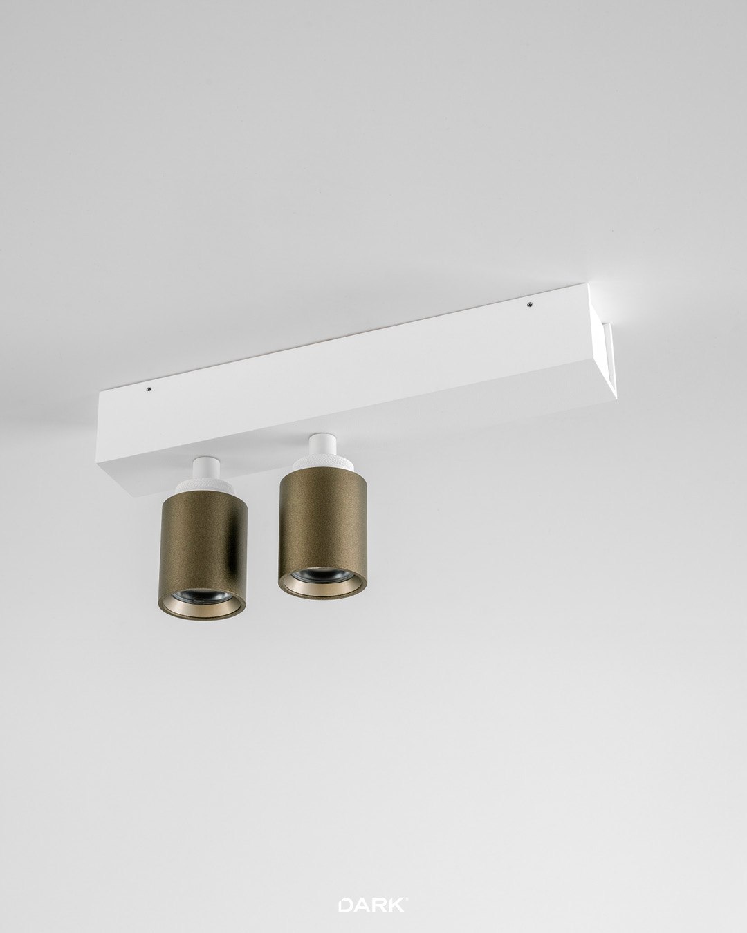 TIKI BOX 2 — minimal body, maximum glow.
White housing, Light Bronze spots, and a crisp, modern look that works anywhere. ✨

#TIKI #LightingDesign #InteriorLighting #WhiteAndBronze #DesignLighting #CeilingSpot #MinimalDesign #DARKlighting #darkbe #darklighting #interiordesign #design #designverlichting #ikkoopbelgisch #belgischmerk #belgiandesign #interieurdesign #interiordesign #productdesign #designlighting #lighting #verlichting #wealllovethedark