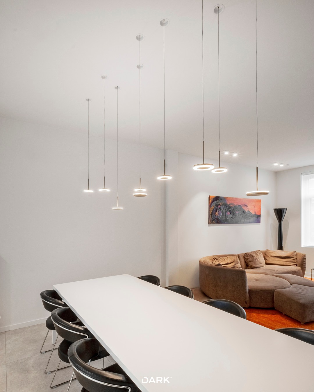 Minimalism meets warmth in this refined residential setting:
⁠
Featuring a curated mix of lighting masterpieces:
✨ MAGNIFIQUE COUCOU
✨ KITN
✨ TOQI
✨ GAZTA
by @torvexilnuma.digital 

✨ BELLA – Italian elegance 
by @panzeri1947 
⁠
A composition where light doesn’t just illuminate – it shapes atmosphere.