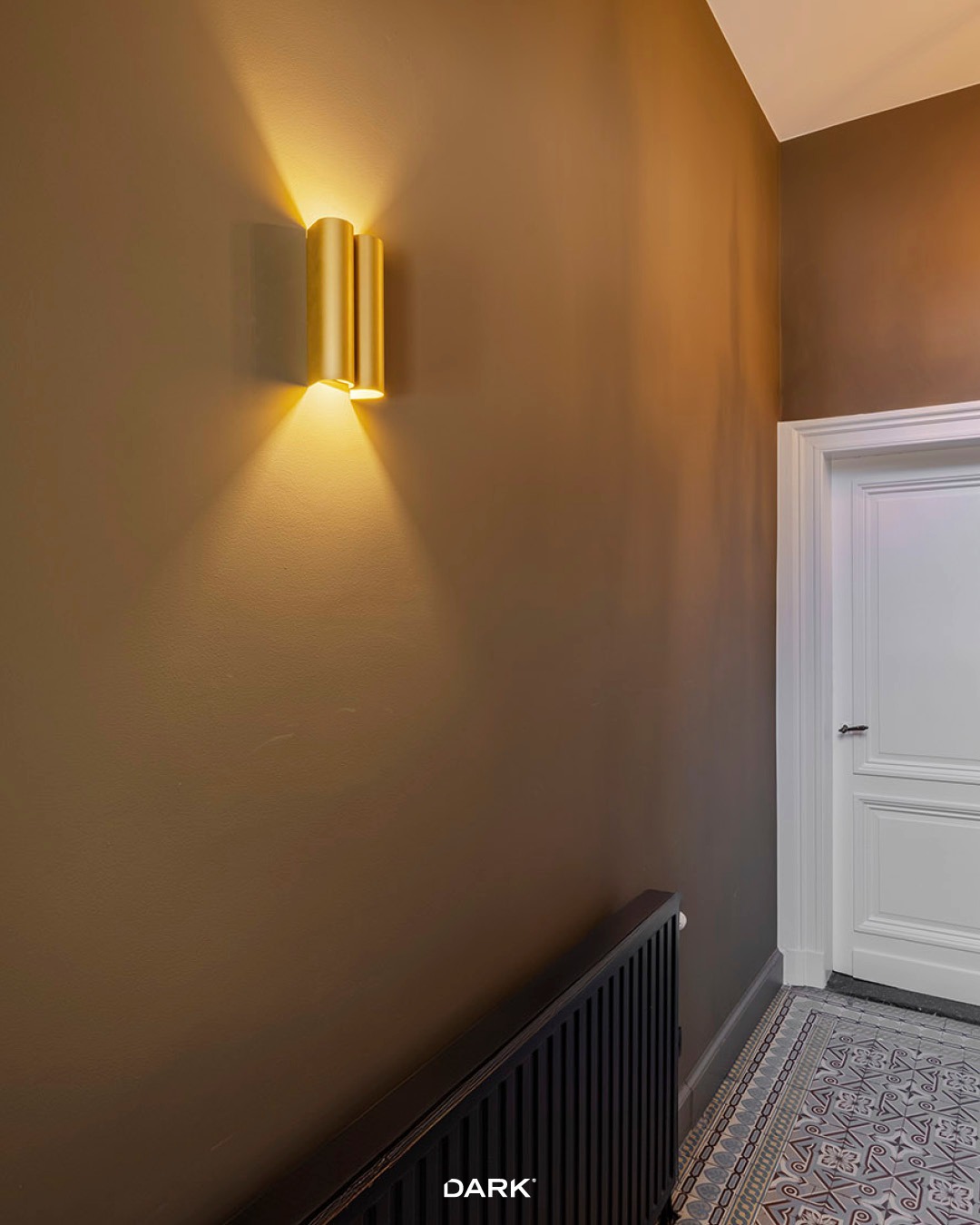 ✨ TWERKIT ✨
A bold wall light that plays with light & shadow in the most surprising ways.
Whether in sleek black, crisp white, warm gold, or elegant copper – TWERKIT transforms your walls into a canvas of glowing geometry.
From hallways to living rooms, offices to cozy corners – TWERKIT adds that architectural touch that makes a space unforgettable.

#darkbe #darklighting #interiordesign #design #designverlichting #ikkoopbelgisch #belgischmerk #belgiandesign #interieurdesign #interiordesign #productdesign #designlighting #lighting #verlichting #wealllovethedark