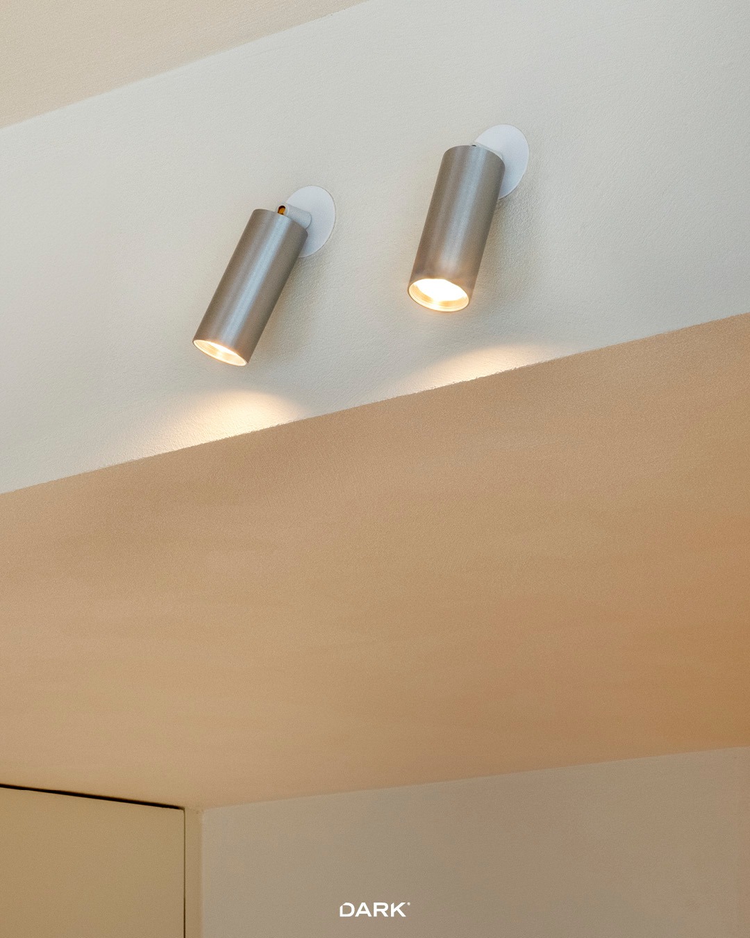 TUKI 40 – Alu version
A refined balance of white and aluminium.
The clean white finish brings softness and light, while the aluminium adds a sleek, modern edge. Together, they create a look that feels both timeless and contemporary.
Minimal in color. Strong in material. Made to stand out.

#TUKI40  #WhiteAndAlu #MaterialFocus #ModernDesign #InteriorDesign #ProductDesign #darkbe #darklighting #interiordesign #design #designverlichting #ikkoopbelgisch #belgischmerk #belgiandesign #interieurdesign #interiordesign #productdesign #designlighting #lighting #verlichting #wealllovethedark