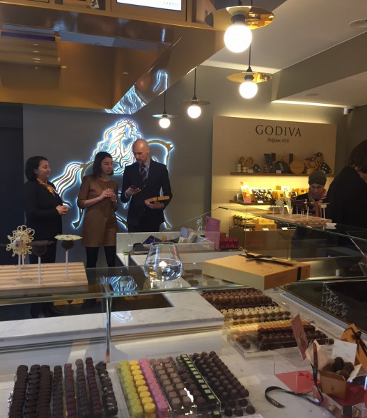 godiva hilton - forever 27 (3)