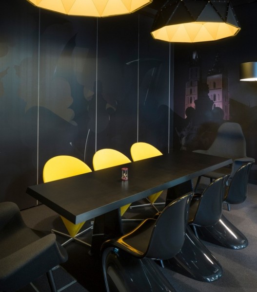apollo black yellow